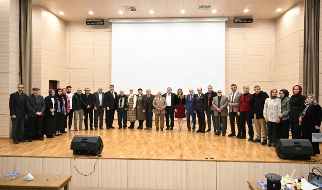 Açılış konuşmasını EDEM müdürü Doç. Dr. Selim Somuncu yaptıktan sonra
