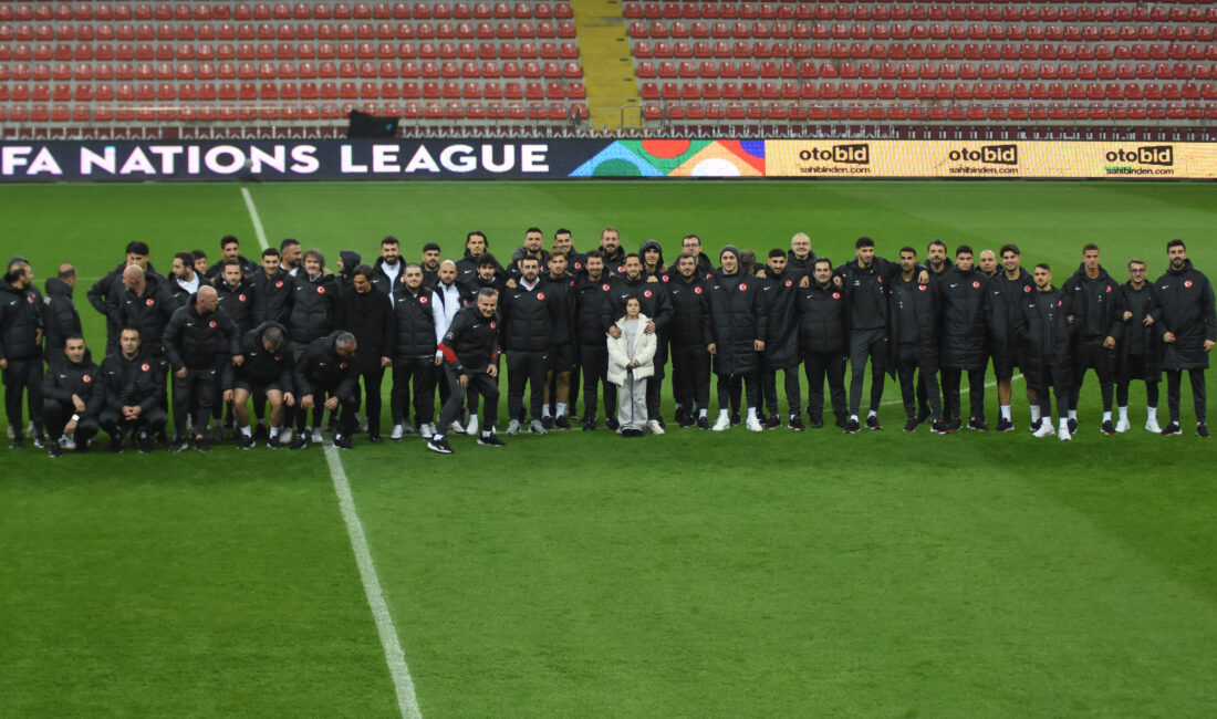 A Milli Futbol Takımı, Kadir Has Stadyumu’nda yürüyüş yaptı Samed