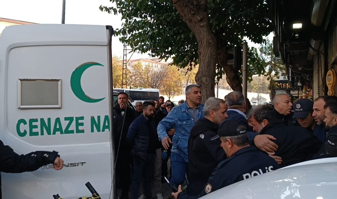 Ahmet ATMACA/GAZİANTEP, -GAZİANTEP’te Kahraman Bal (27), boşanma aşamasındaki eşi Elif