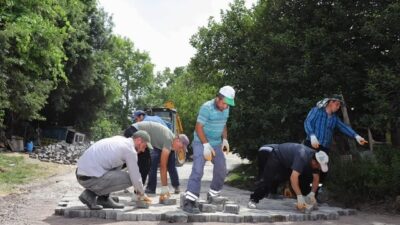 Andırın Belediyesi Fen İşleri Ekipleri birçok mahallede çalışmalara hız kesmeden