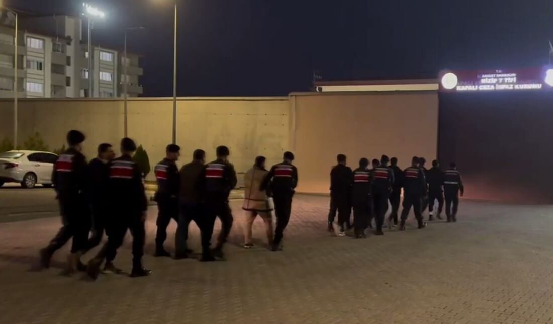 GAZİANTEP, – GAZİANTEP’te göçmen kaçakçılığı yaptığı belirlenen 11 şüpheli, tutuklandı.