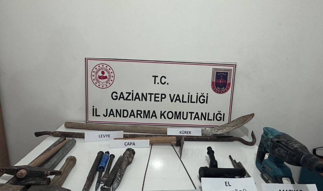 GAZİANTEP, – GAZİANTEP’in Araban ilçesinde, jandarmanın düzenlediği operasyonda kaçak kazı