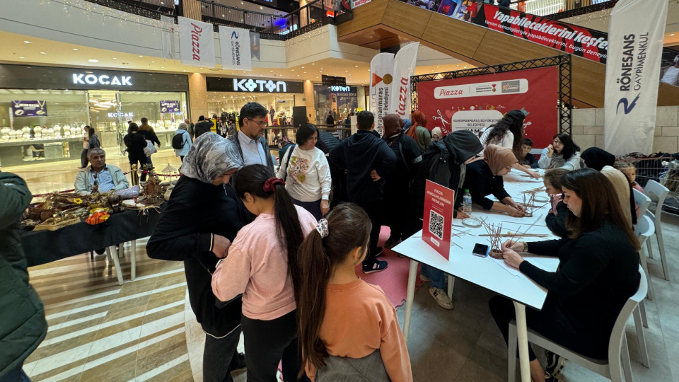 Büyükşehir Belediyesi ve Piazza AVM iş birliğiyle 24 Kasım Öğretmenler