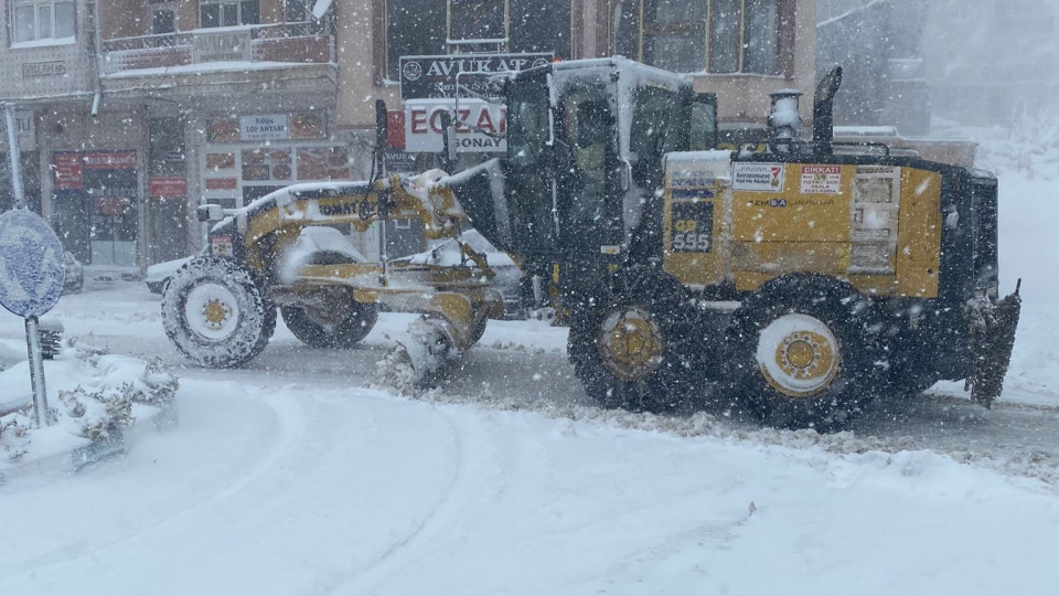Büyükşehir Belediyesi, şehir merkezinin yüksek kesimleri, kuzey ilçeler ve kırsal