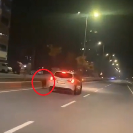 Furkan KAVUKLU/KAYSERİ, – KAYSERİ’de, otomobiline bağladığı köpeği koşturan sürücüye, polis