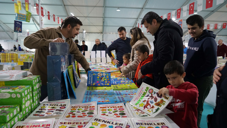 Büyükşehir Belediyesinin 9. Uluslararası Kahramanmaraş Kitap Fuarı, ikinci gününde de