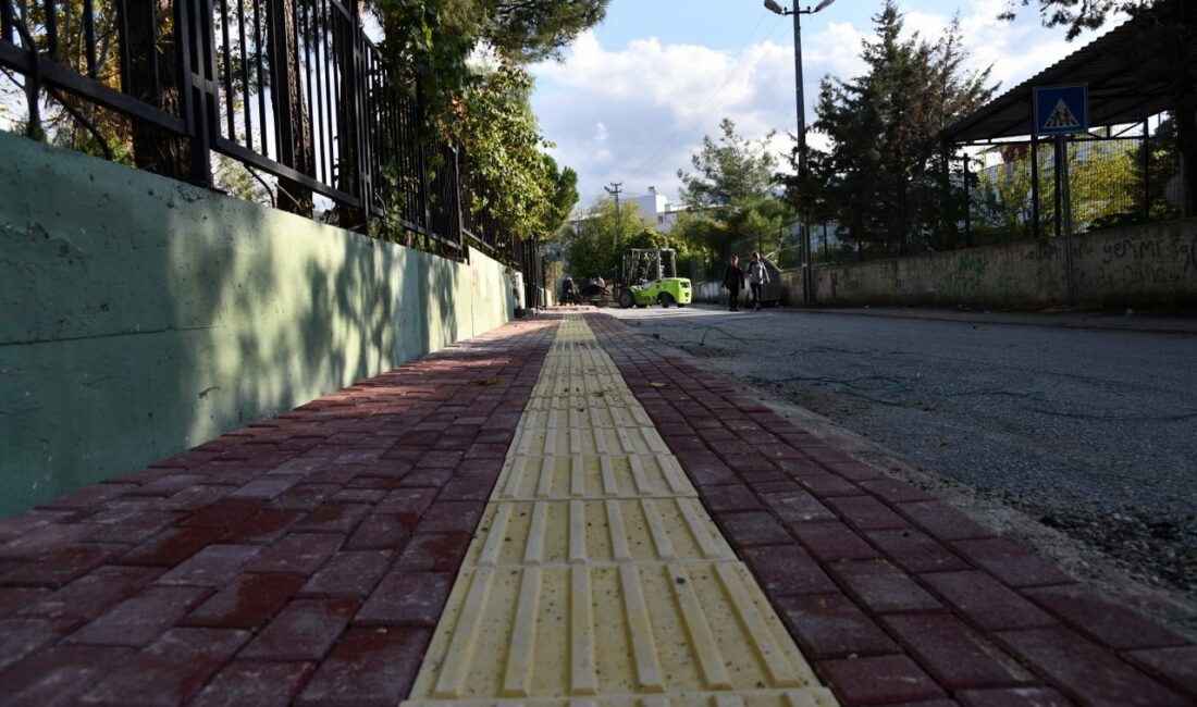 Osmaniye Belediyesi tarafından okul giriş-çıkışlarında öğrencilerin güvenliği için inşa edilen