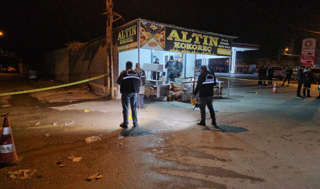 Gökhan KESKİNCİ/ADANA, – ADANA’da yemek yediği sırada motosiklet ile yanına