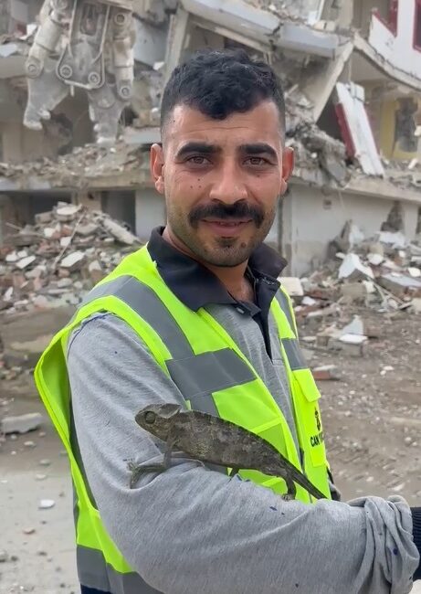 Ceyhun ÖZER/CEYHAN(Adana), -ADANA’da 6 Şubat depremlerinde hasar gören binanın yıkımı