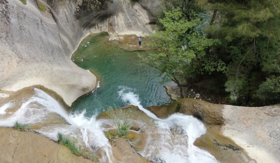 Kahramanmaraş’ın Andırın ilçesinde bulunan Göç Yolu Şelalesi, doğa severler ve