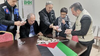 Kahramanmaraş’ta yaşayan 12 yaşındaki Sinan Erdem Gençoğlan, savaş mağduru çocuklara