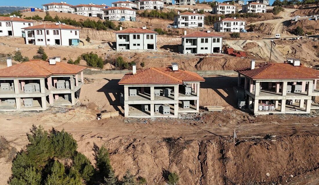 Kahramanmaraş'ın Dulkadiroğlu ilçesine bağlı Bulanık köyünde, 6 Şubat depremlerinden etkilenen