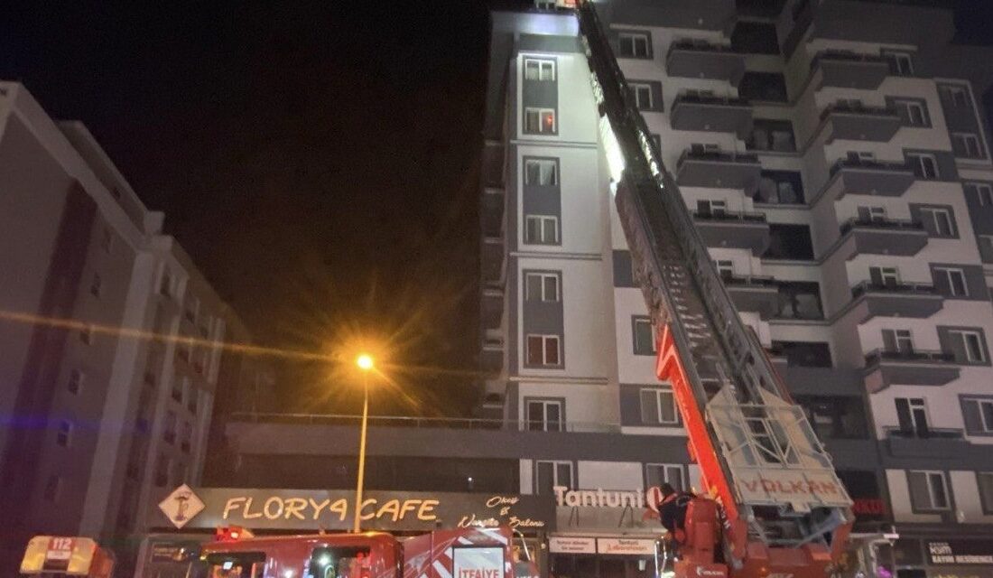 Kahramanmaraş’ta bir apartmanda yaşanan trafo yangını paniğe neden oldu. 