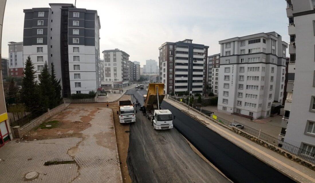 Onikişubat Belediyesi Fen İşleri Müdürlüğü ekipleri, ilçenin yol konforunu artırmak