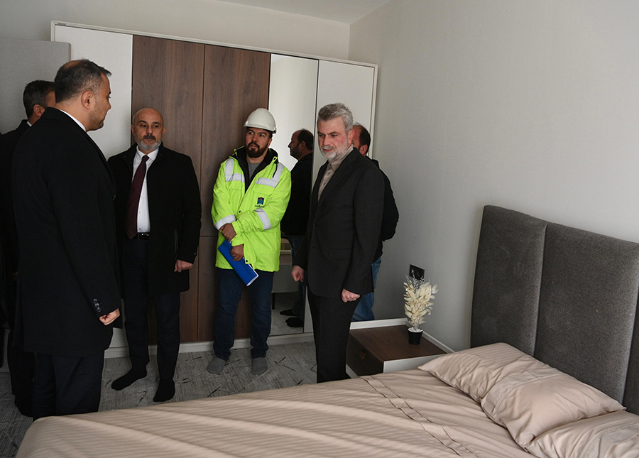 Büyükşehir Belediye Başkanı Fırat Görgel, Onikişubat Binevler Mahallesi’nde yapımı devam