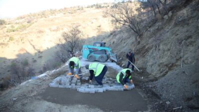 Dulkadiroğlu Belediyesi Fen İşleri Müdürlüğü ekipleri, kırsal mahallelerde başlattığı kilit