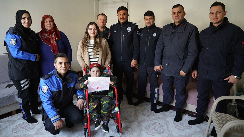 Büyükşehir Belediyesi ekipleri, sosyal medyadan gelen talep üzerine 7 yaşındaki