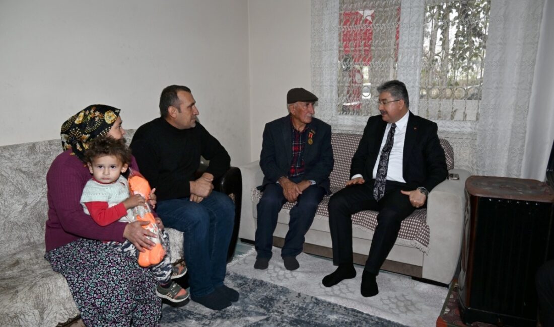 Osmaniye Valisi Dr. Erdinç Yılmaz, 29.05.1997 tarihinde Kuzey Irak’ta silah