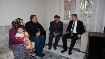 Osmaniye Valisi Dr. Erdinç Yılmaz, 29.05.1997 tarihinde Kuzey Irak’ta silah