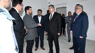 Osmaniye Valisi Dr. Erdinç Yılmaz, yapımı devam eden Kırmıtlı Köy