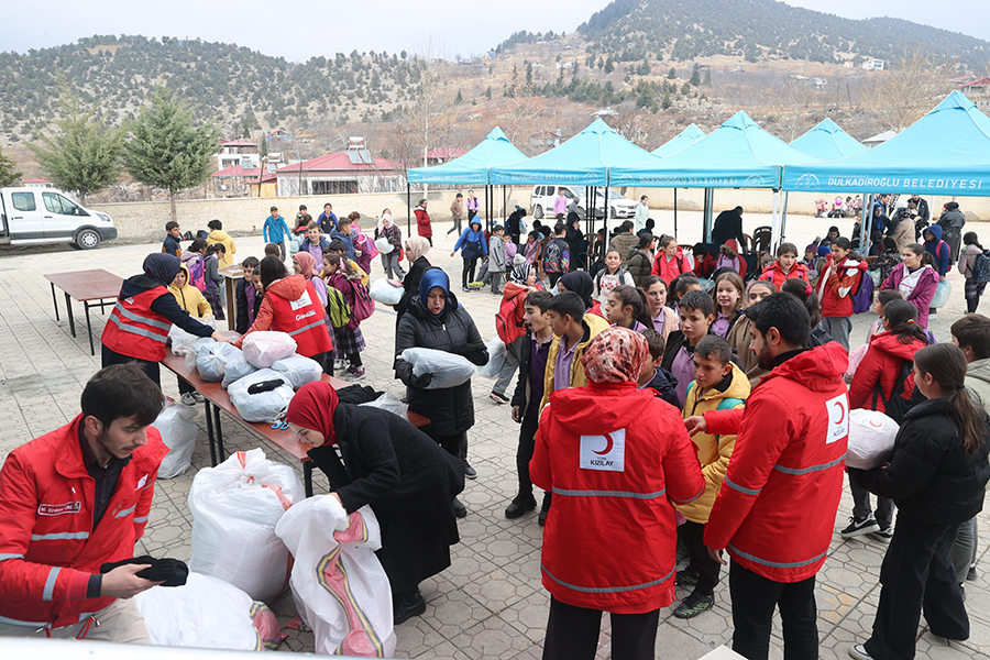 DULKADİROĞLU BELEDİYESİ VE KIZILAY’DAN ANLAMLI DESTEK