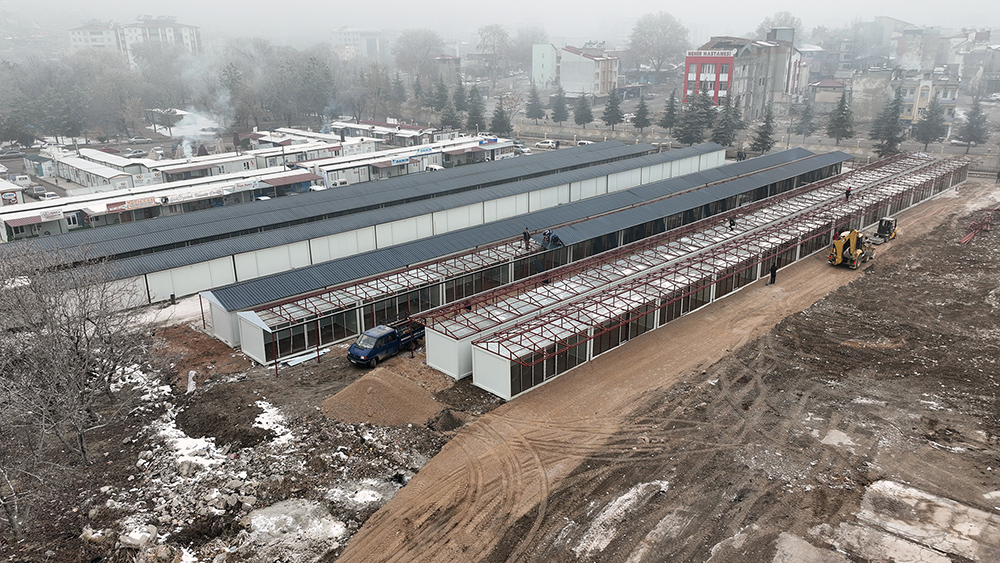 Büyükşehir Belediyesi, Elbistan’da rezerv alanlarda kalan iş yerleri için geçici