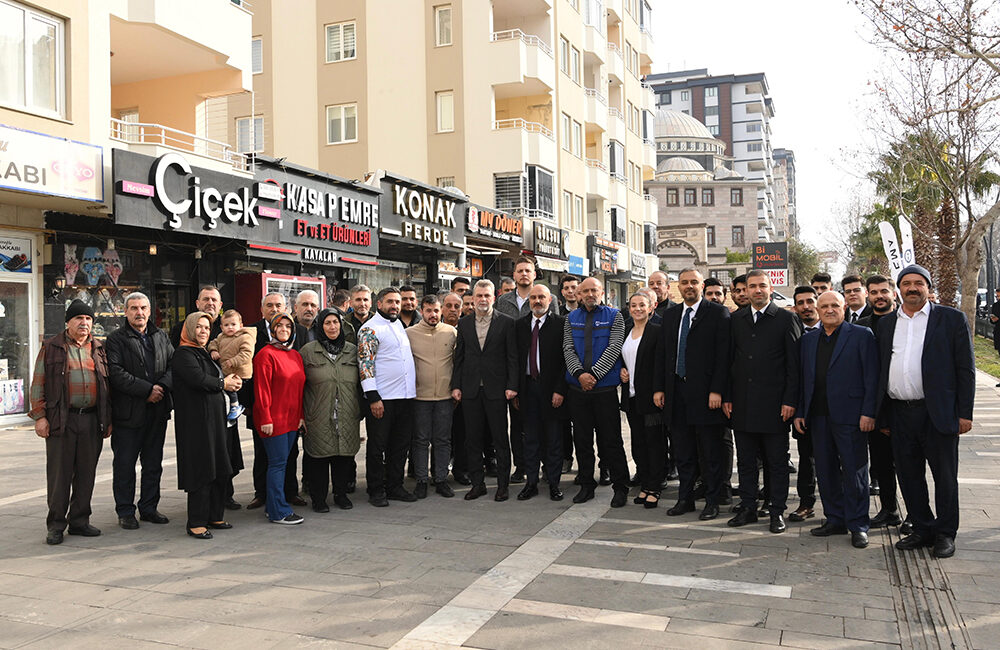 Binevler’de esnaflarla bir araya gelen Başkan Görgel, “Esnaflarımız, bu şehrin