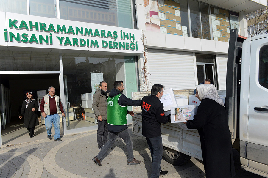 Büyükşehir Belediyesinin hayata geçirdiği “Hediyen Savaş Mağduru Çocuklara Destek Olsun”