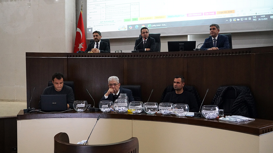 Şehir merkezindeki rezerv alanda yer alan esnaflar için Piazza AVM