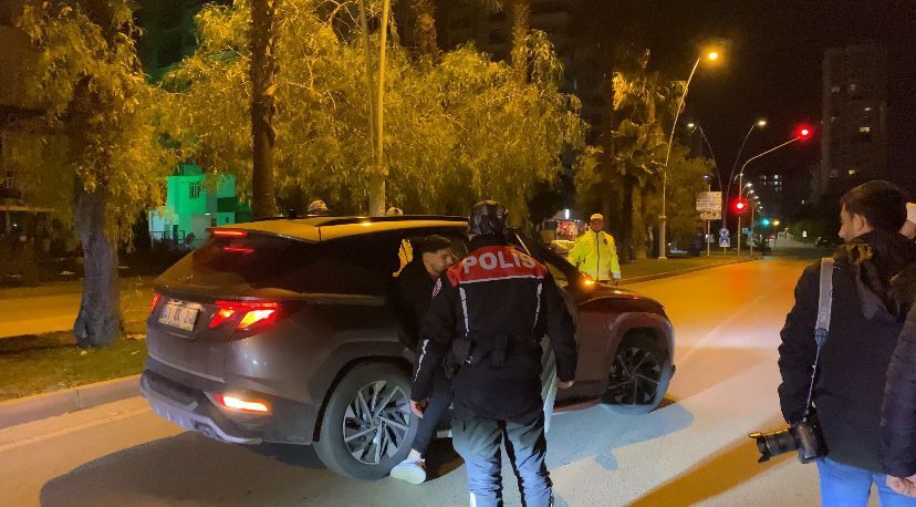 Muhammet Fatih YAVUZ/ADANA, – ADANA’da gerçekleştirilen dron destekli trafik denetimlerinde,