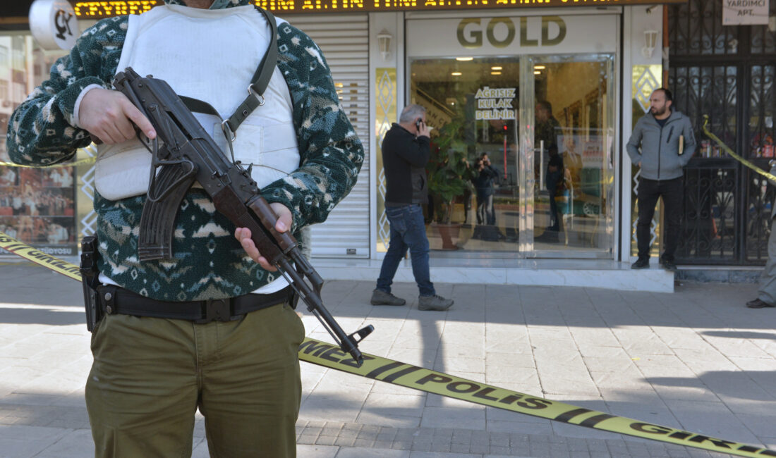 Anıl ATAR-Yaşar SERİNTÜRK/ADANA, – ADANA’da yüzü maskeli 4 kişi, Kalaşnikof