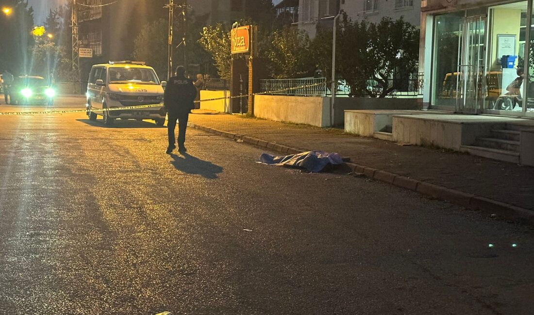 Yaşarcan SERİNTÜRK/ ADANA, – ADANA’da sokak ortasında silahlı saldırıya uğrayan