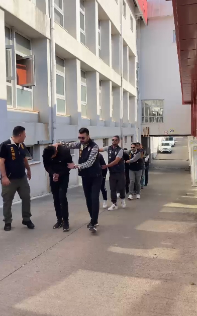 ADANA, – ADANA’da polisin düzenlediği yasa dışı bahis operasyonunda gözaltına