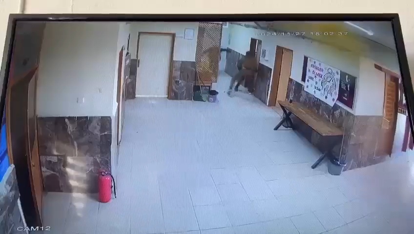 ADANA, – ADANA’da ağabeyi, tartıştığı 2 öğretmeni döven S.B.Ö. adlı