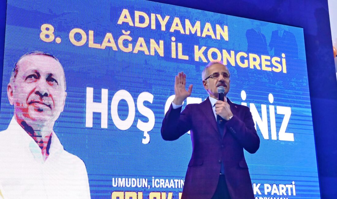 AK PARTİ İL KONGRESİNE KATILDI Ulaştırma ve Altyapı Bakanı Abdulkadir