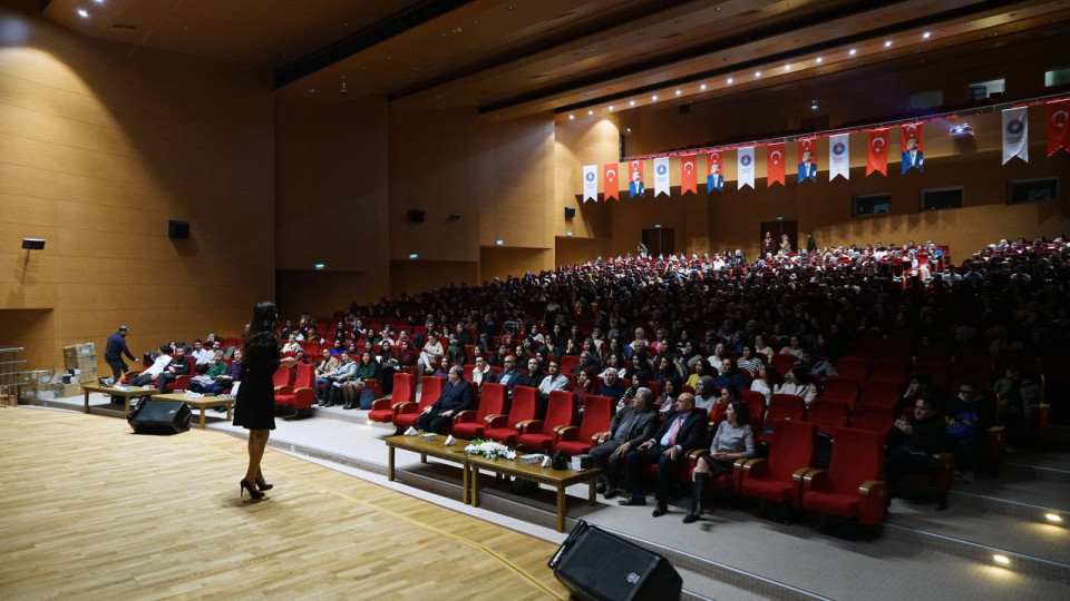 Dünyanın en iyi 50 öğretmeninden biri seçilen Dilek Livaneli, Büyükşehir