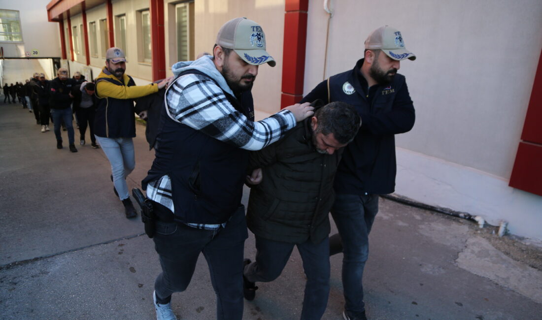 Anıl ATAR-Yaşar SERİNTÜRK/ADANA, – ADANA’da FETÖ/PDY’nin finans yapılanmasına yönelik düzenlenen