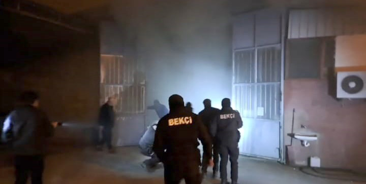Kadir ÇELİK/İSLAHİYE (Gaziantep), – GAZİANTEP’in İslahiye İlçesinde, kırmızı biber imalathanesinde