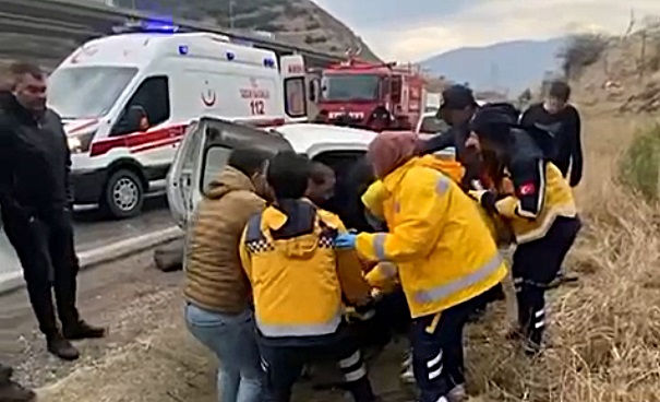 İbrahim EMÜL/OSMANİYE, – OSMANİYE’nin Bahçe ilçesinde hafif ticari araç ile