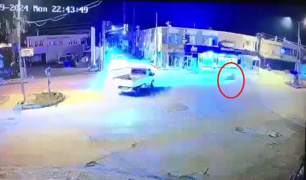 ADANA, – ADANA’da kamyonetle çarpışan motosikletin sürücüsü Yusuf Çalıkuşu (27),