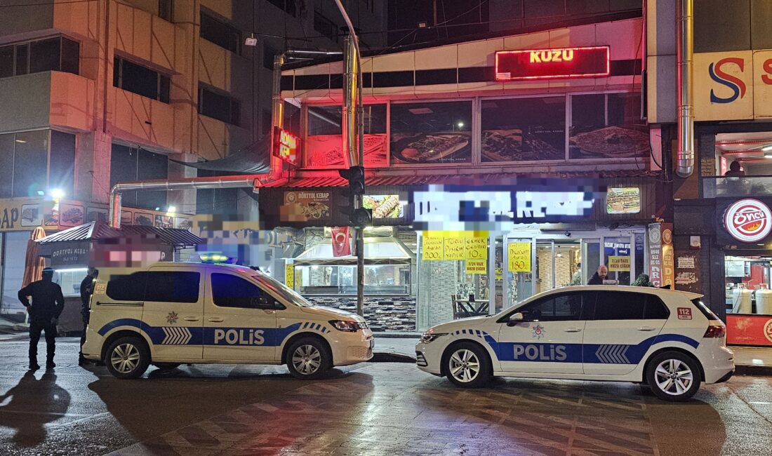Gökhan KESKİNCİ/ ADANA, – ADANA’da başında kask bulunan motosikletli saldırganın