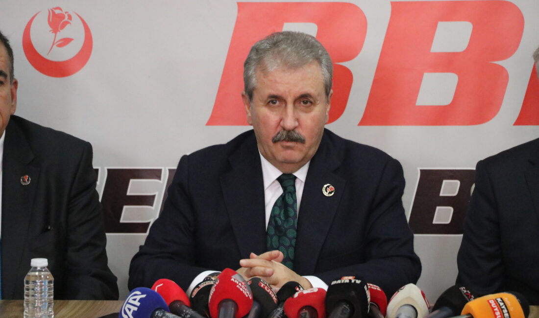 BASIN TOPLANTISI DÜZENLEDİ Büyük Birlik Partisi (BBP) Genel Başkanı Mustafa