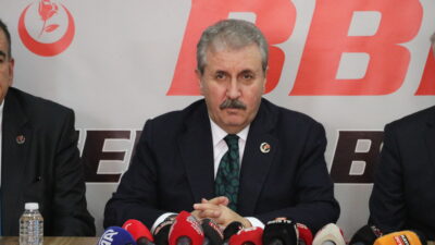 BASIN TOPLANTISI DÜZENLEDİ Büyük Birlik Partisi (BBP) Genel Başkanı Mustafa