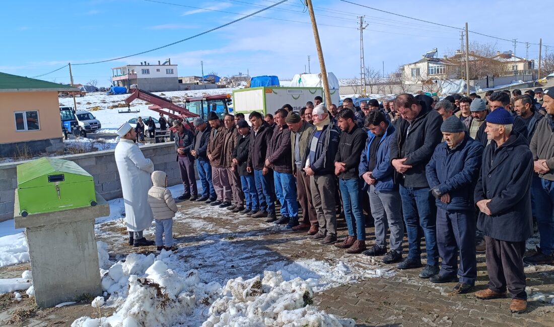 SON YOLCULUĞUNA UĞURLANDI Nevşehir’in Ürgüp ilçesinde öğrencileri taşıyan servis midibüsü