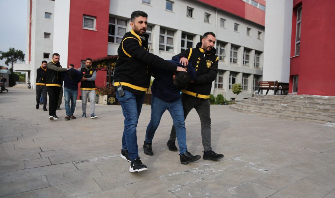 Yaşarcan SERİNTÜRK/ADANA, – ADANA’da Mehmet Göküş’ün (18) sokak ortasında tabancayla