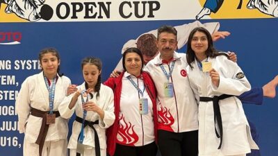 Antalya’da düzenlenen Şampiyonada, Eda Geçi, Medine Mercan Şahbaz ve Zeynep