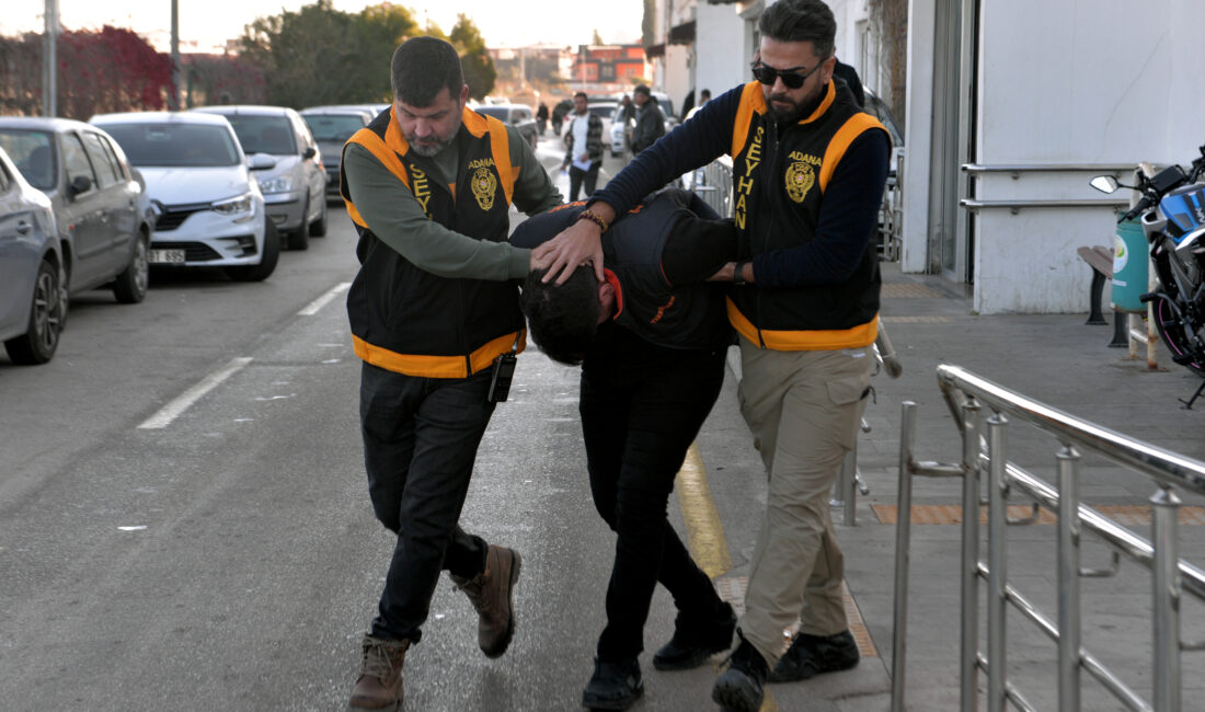 Anıl ATAR-Yaşar SERİNTÜRK/ADANA, – ADANA’da yaya geçidinden yolun karşısına geçmek