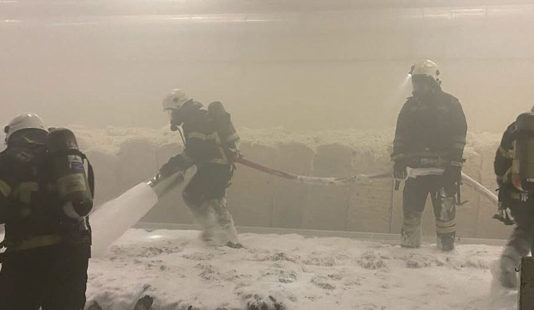 Kahramanmaraş'ta bir tekstil fabrikasında yangın çıktı.  