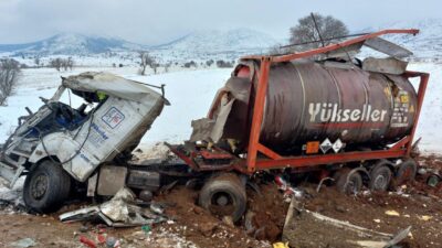 Kahramanmaraş’ta tankerin devrilmesi sonucu yaşanan trafik kazasında sürücü ağır yaralandı.
