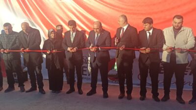 Andırın Belediyesi tarafından yapımı tamamlanan Kapalı Halı Sahanın açılışı büyük